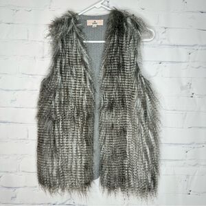 Pink‎ Republic small sweater vest with faux fur